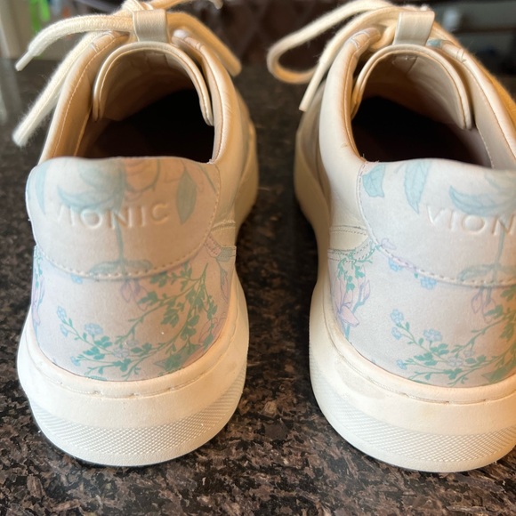 Vionic shoes - Picture 3 of 5